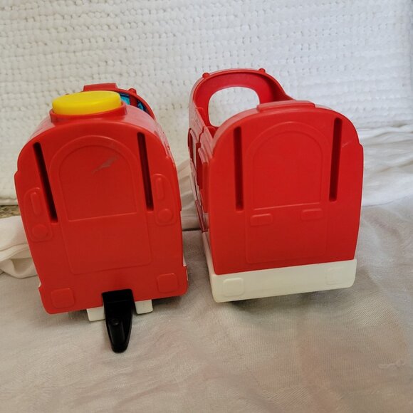 Fisher Price Little People Friendly Passenger Sounds Train 2016 Engine & Car - Picture 11 of 13